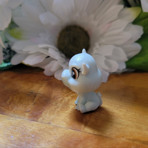 Littlest Pet Shop LPS #1-148 Hippo Blue Mini Carlie Hippocampo Brown Eyes - Picture 4 of 9